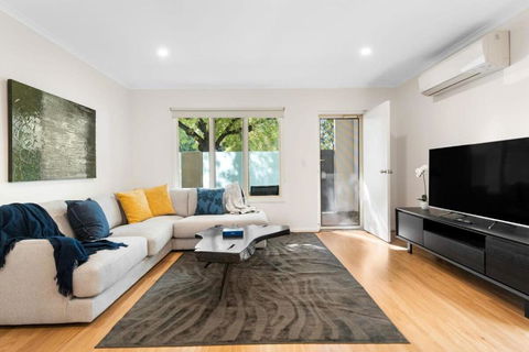 Family Friendly CBD 3BR Apt Hurtle Square - VIC Tourism 0