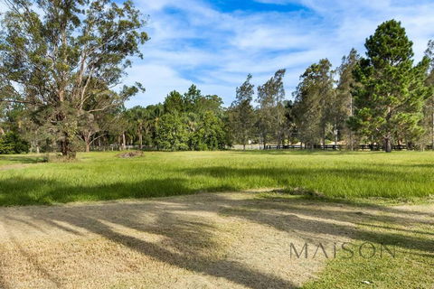 Family Getaway In Salt Ash - VIC Tourism 1