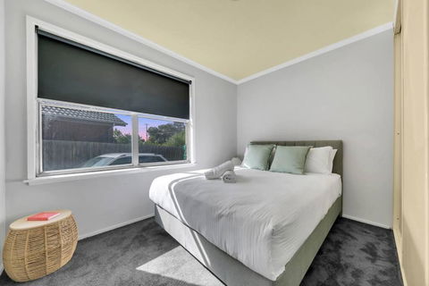 Fantastic 3BR Near North Shore Beach - VIC Tourism 1