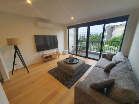 Family Friendly 2BR Townhouse 5mins To Hospital - VIC Tourism 0