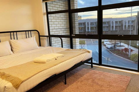 Family Friendly 2BR Townhouse 5mins To Hospital - VIC Tourism 1
