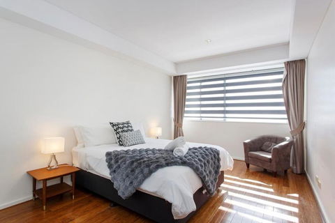 Gallery On High - Large Space With Balcony - VIC Tourism 1