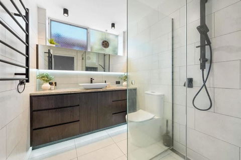 Gardenvale Prize With Private Courtyard Plus Parking - VIC Tourism 3