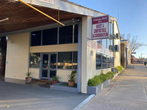 Gateway Motor Inn - VIC Tourism 0