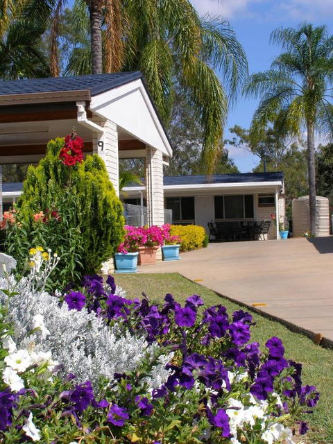 Gayndah A Motel - VIC Tourism 1