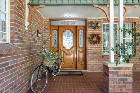 George On George - Perfect Country Getaway In The Heart Of Berry - VIC Tourism 2