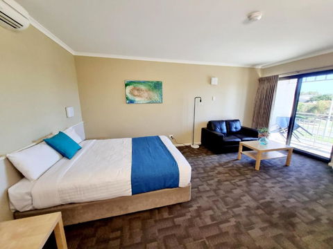 Geraldton Motor Inn - VIC Tourism 1