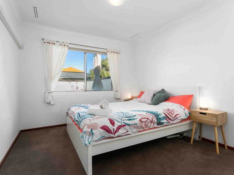 Getaway Villa 2br, Sleeps 4, Near Beach - VIC Tourism 1