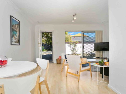 Getaway Villa 2br, Sleeps 4, Near Beach - VIC Tourism 0