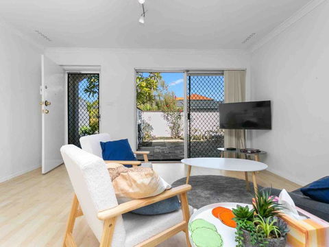 Getaway Villa 2br, Sleeps 4, Near Beach - VIC Tourism 2