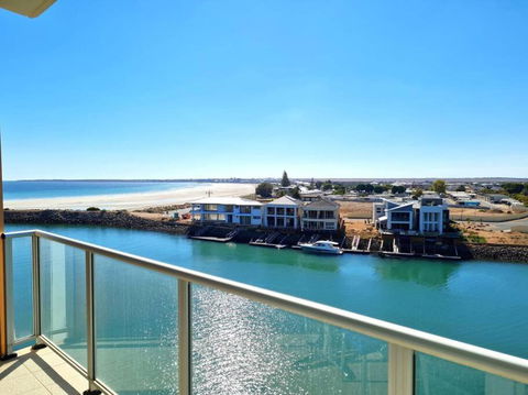 Glam Apartment 21 - VIC Tourism 0