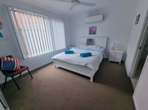 Glass House Mountains Retreat - VIC Tourism 3