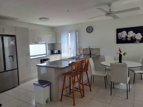 Glass House Mountains Retreat - VIC Tourism 1