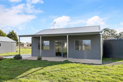 Glenowrie Cottage - 2 King Beds - Close To Cadia - VIC Tourism 1