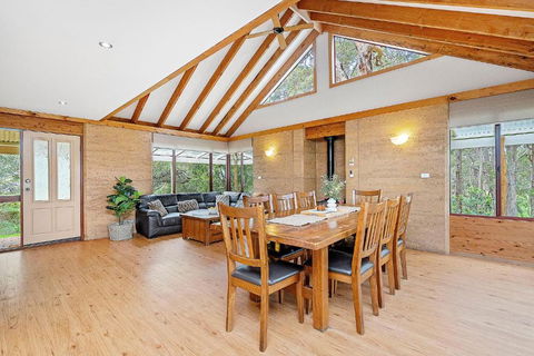 Goanna Cottage - Woodstone Estate - VIC Tourism 1