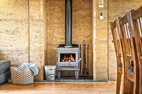 Goanna Cottage - Woodstone Estate - VIC Tourism 3
