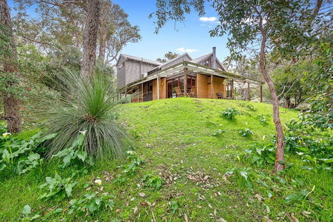 Goanna Cottage - Woodstone Estate - VIC Tourism 0
