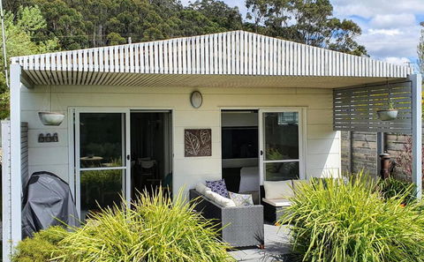 Goat Island Bungalow - VIC Tourism 3
