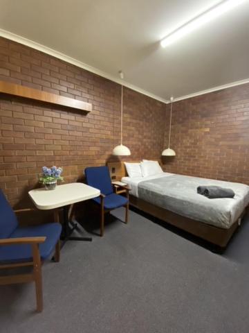 Golden West Motor Inn - VIC Tourism 3