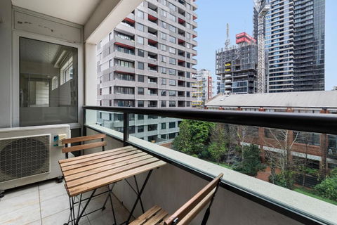 Gorgeous 3-Bed Apartment Near Flagstaff Gardens - VIC Tourism 4