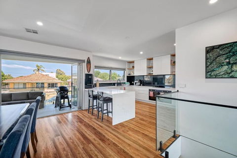 Gorgeous Grandview Getaway - VIC Tourism 0