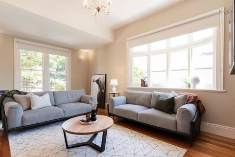 Gorgeous On Galvin: Close To Town Yet A Mile Away - VIC Tourism 1