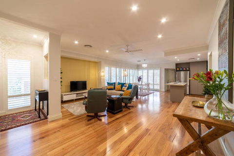 Greenmount Getaway - VIC Tourism 0