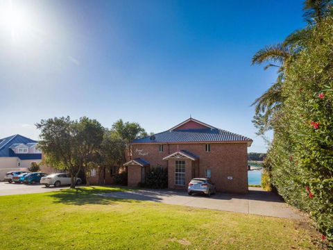 Grand Pacific 2 Unit 2 - Ground Floor - VIC Tourism 1
