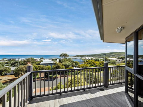 Grandview Holiday Beach House - VIC Tourism 4