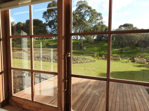 Grape Pickers Cottage - VIC Tourism 4