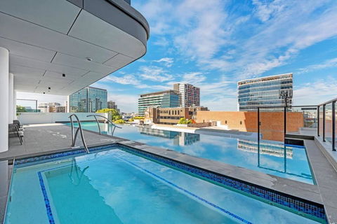 Great Located Unit/Private Balcony, Pool,Gym,Parking - VIC Tourism 0