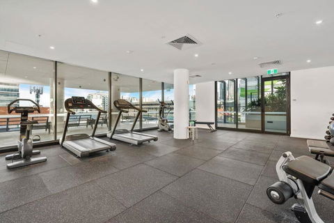 Great Located Unit/Private Balcony, Pool,Gym,Parking - VIC Tourism 4