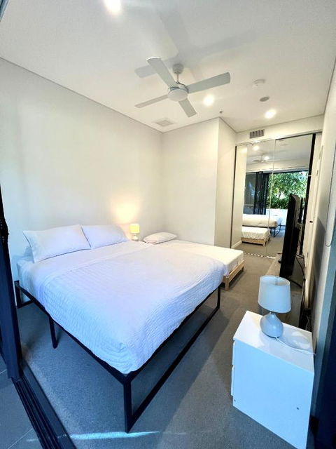 Great Located Unit/Private Balcony, Pool,Gym,Parking - VIC Tourism 1