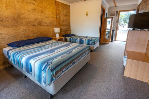 Great Western Motel Norseman - VIC Tourism 3