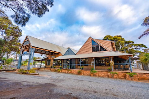Great Western Motel Norseman - VIC Tourism 1