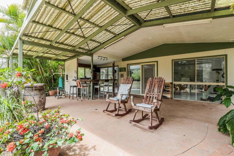 Green Dragon - Family-Friendly Home In Agnes Water - VIC Tourism 1