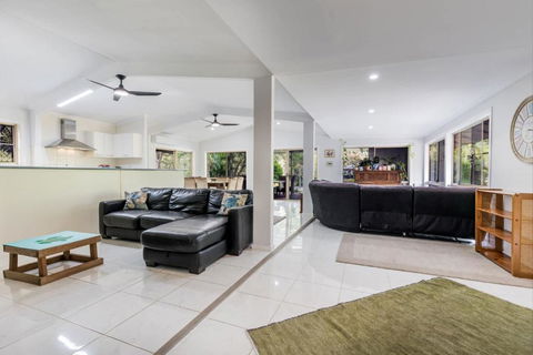 Green Dragon - Family-Friendly Home In Agnes Water - VIC Tourism 3