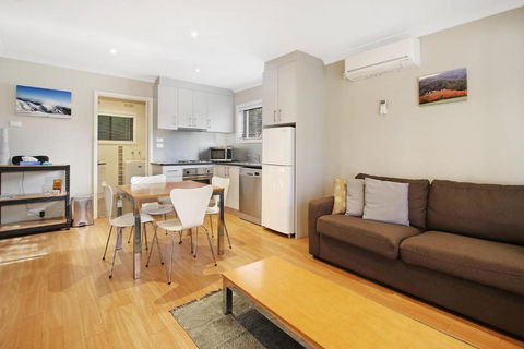 Grevillea Gardens Unit 8 - VIC Tourism 0