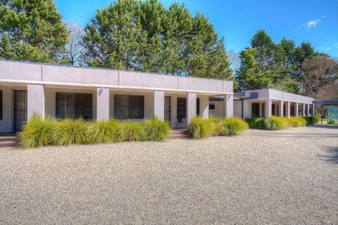 Grevillea Gardens Unit 8 - VIC Tourism 1