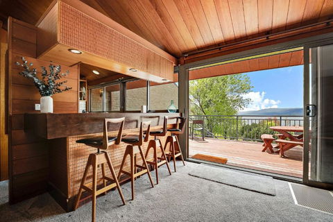 Grey Kangaroo - 2BR L Lake Front L Pet Friendly L Air-Con L BBQ L WiFi - VIC Tourism 1
