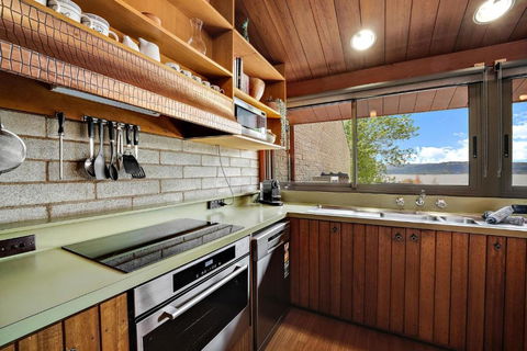Grey Kangaroo - 2BR L Lake Front L Pet Friendly L Air-Con L BBQ L WiFi - VIC Tourism 2