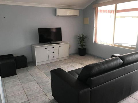 Guesthouse On Dolphin - VIC Tourism 1