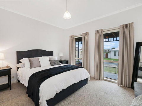 Guildford Cottage - VIC Tourism 0