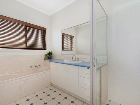Guildford Cottage - VIC Tourism 1