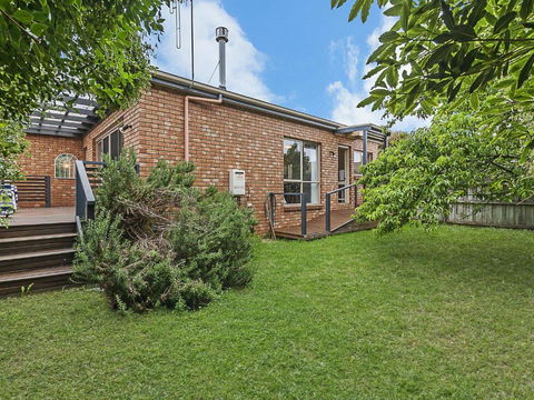 Guildford Cottage - VIC Tourism 3