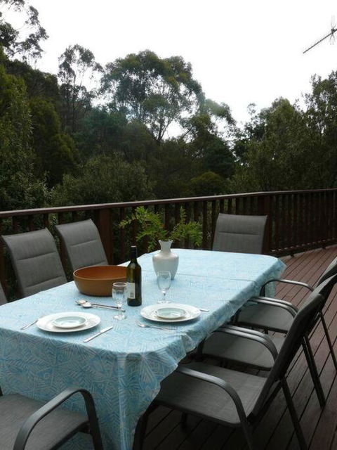Gumleaves Bush Retreat - VIC Tourism 3