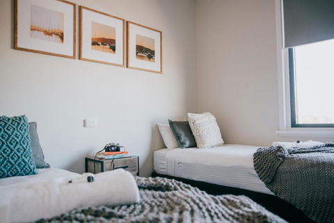 Gunyah Hotel - VIC Tourism 0