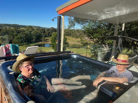 Gympie Luxury Caravan With Ensuite Bathroom - VIC Tourism 1