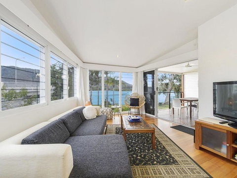 H2O Holiday Apartments Unit 13 - VIC Tourism 1