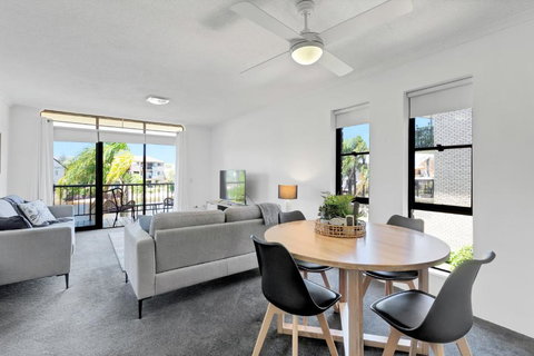 HACIENDA- CANAL VIEWS AND COMFORT - VIC Tourism 1